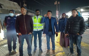 শান্তি-শৃঙ্খলা স্বাভাবিক রাখতে সালথা থানা পুলিশের মহড়া