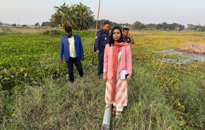 অবৈধভাবে বালু উত্তোলন: অভিযানে ড্রেজার মেশিনের পাইপ ধ্বংস