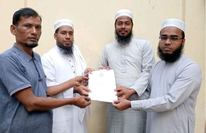ফরিদপুর-৪ আসনে মনোনয়নপত্র সংগ্রহ করলেন মুফতি রায়হান জামিল