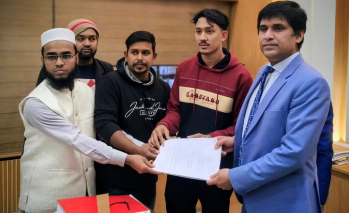 ফরিদপুর-৪ আসনে জাতীয় পার্টির প্রার্থী মুফতি রায়হান জামিলের মনোনয়নপত্র জমা