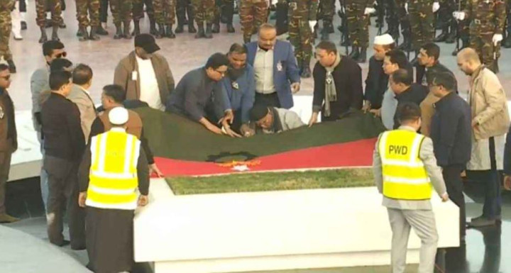 স্বামীর কবরের পাশে সমাহিত খালেদা জিয়া