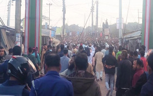 দাওয়াত না দেওয়াকে কেন্দ্র করে ব্যাপক সংঘর্ষ, রণক্ষেত্র ফরিদপুর