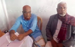 ভোটার স্লিপের সঙ্গে টাকা বিতরণের সময় বিএনপির দুই নেতা আটক