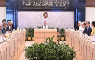 পতাকাবাহী গাড়িতে শপথস্থলে যাবেন উপদেষ্টারা, ফিরবেন পতাকা ছাড়া