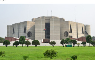 দায়িত্ব নেয়ার সময় বাংলাদেশের কোন প্রধানমন্ত্রীর বয়স কত ছিল