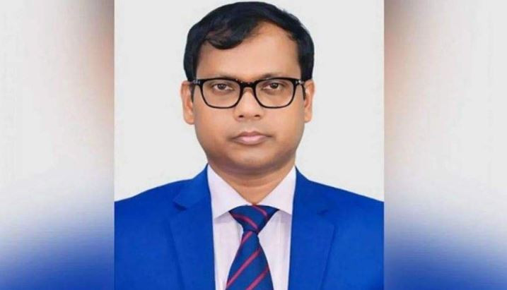 যে কারণে ডিসি সারোয়ার আলমকে শোকজ