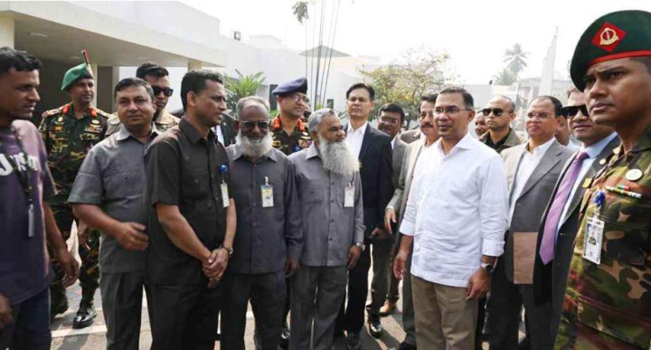 প্রধানমন্ত্রী কার্যালয়ে পুরনো কর্মচারীদের ডেকে কথা বললেন তারেক রহমান