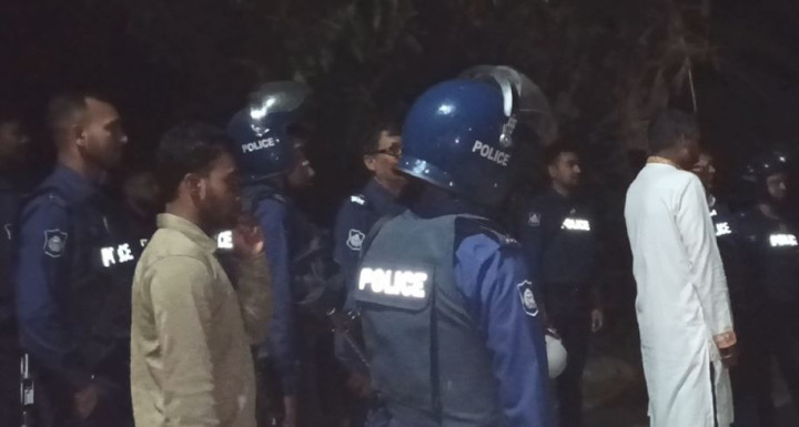 মাদারীপুরে লাইট জ্বালিয়ে সংঘর্ষ, অর্ধশত ককটেল বিস্ফোরণ