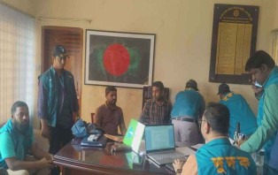 ঘুষের টাকাসহ দুদকের জালে আটক উপজেলা প্রকল্প কর্মকর্তা