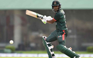 তামিমের দুর্দান্ত সেঞ্চুরি, উড়ছে বাংলাদেশ