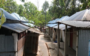 অভাব অনটনে ঈদের আনন্দ নেই সদরপুরে আশ্রায়ন প্রকল্পের বাসিন্দাদের 