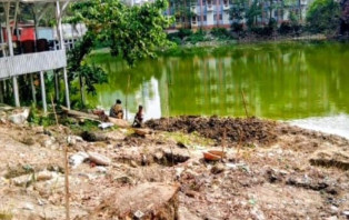 রাজেন্দ্র কলেজের পুকুর দখলের অভিযোগ