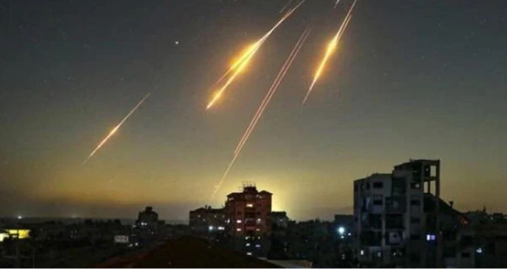 ইসরায়েলে সরাসরি আঘাত হানলো ইরানের ক্লাস্টার মিসাইল