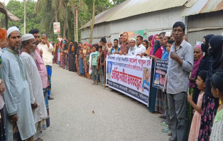 টাকার লোভে খালাকে হত্যা: ফাসির দাবিতে এলাকাবাসীর মানববন্ধন