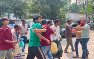 সদরপুরে সাংবাদিকদের ওপর হামলা : সংবাদ বর্জনের ঘোষণা 