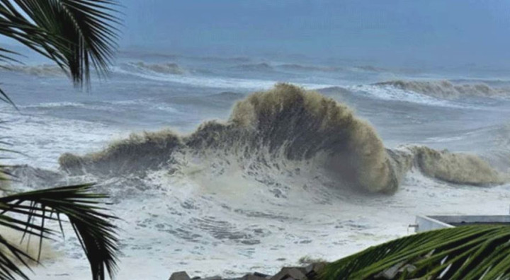 বাংলাদেশ থেকে মালয়েশিয়া যাওয়ার পথে ট্রলারডুবে নিখোঁজ ২৫০