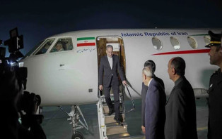 আলোচনার জন্য পাকিস্তান পৌঁছেছেন ইরানের পররাষ্ট্রমন্ত্রী