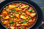 সুস্বাদু আলু মটর গ্রেভি