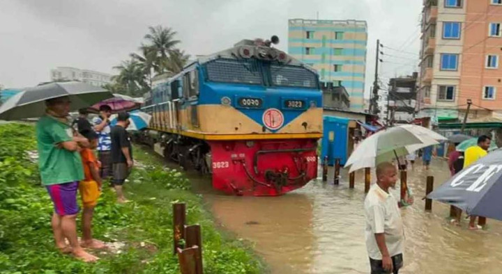 কক্সবাজার রুটে ট্রেন চলাচল বন্ধ