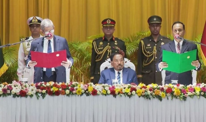 রাষ্ট্রপতি হিসেবে শপথ নিলেন মির্জা ফখরুল