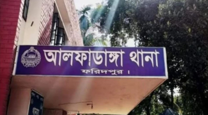 সালিশে বাইরের লোক আনার অভিযোগে একঘরে, ভুক্তভোগী পরিবারের থানায় অভিযোগ