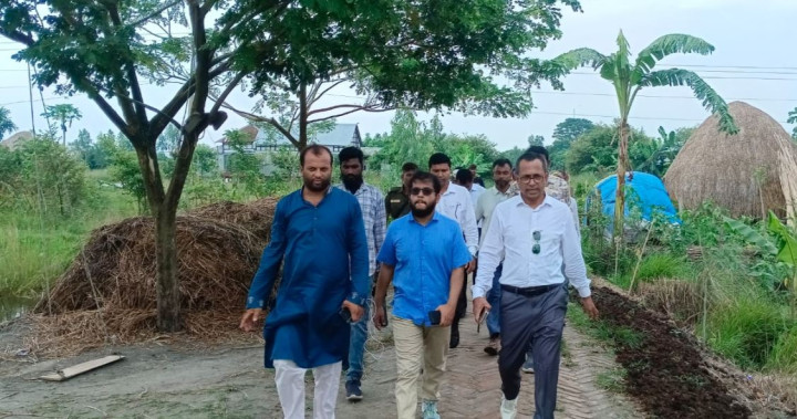 সদরপুরের দুর্গম চরাঞ্চল পরিদর্শনে ফরিদপুরের জেলা প্রশাসক