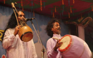 সদরপুরে শত বছরের ঐতিহ্যবাহী বাউল গান বন্ধ, দুই পক্ষের মধ্যে উত্তেজনা