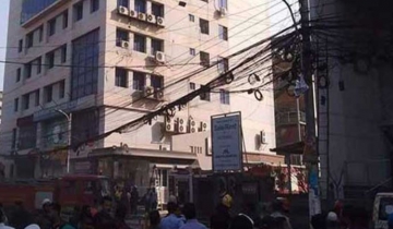 রাজধানীর পল্টনে ডিআর টাওয়ারে আগুন