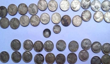 ঝিনাইদহ থেকে শত বছরের রূপালি মুদ্রা উদ্ধার