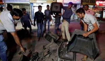 ভারতের হারে টিভি ভাঙলেন সমর্থকরা!