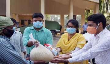 চরভদ্রাসনে করোনার প্রভাবে ক্ষতিগ্রস্থ দিনমজুরের পাশে প্রশাসন