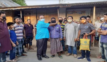 সালথায় আ'লীগ নেতা ফকির মিয়ার মাক্স বিতরণ