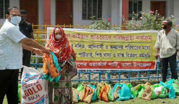 তালায় ওয়ার্কার্স পার্টির স্বাস্থ্য সুরক্ষা উপকরণ বিতরণ