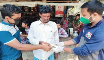 মোল্যা ডাঙ্গী একাদশ ফাউন্ডেশনের লিফলেট-সাবান ও মাস্ক বিতরণ