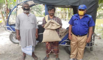 সালথার আটঘর ইউপি চেয়ারম্যানের নিজ অর্থায়নে খাদ্য সামগ্রী বিতরন