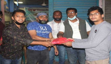 ঠাকুরগাঁওয়ে সাংবা‌দিক‌দের সুরক্ষার সরঞ্জাম প্রদান করলেন ছাত্রনেতা র‌য়েল