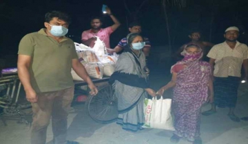 সালথায় খাদ্যসামগ্রী নিয়ে বাড়িতে বাড়িতে হাজির হচ্ছেন চৌধুরী সা‌ব্বির আলী