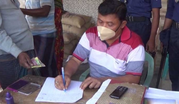 ঝিনাইদহে ১০ টাকা কেজি দরে চাল বিক্রি চলছে