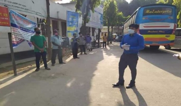 ঢাকা থে‌কে ঠাকুরগাঁও প্রবেশ প‌থে ১০‌টি  যাত্রীবাহী গাড়ি আটক ! 