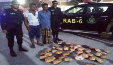 খুলনায় ৪৪টি কচ্ছপসহ দুই পাচারকারী আটক