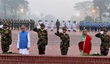 বীর শহীদদের প্রতি রাষ্ট্রপতি ও প্রধানমন্ত্রীর শ্রদ্ধা